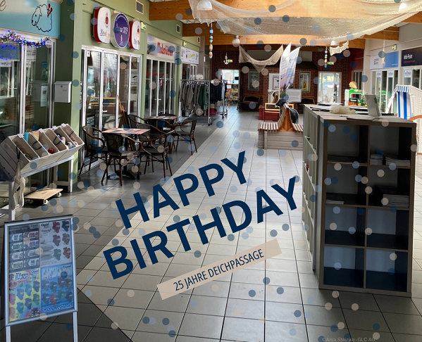 Geburtstagsbild 25 Jahre Deichpassage Friedrichskoog Einblick mit Banner quer Happy Birthday 