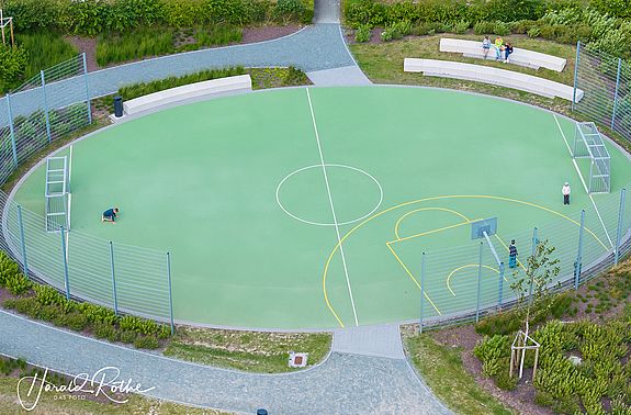 Ballspielfeld open-air aus der Vogelperspektive