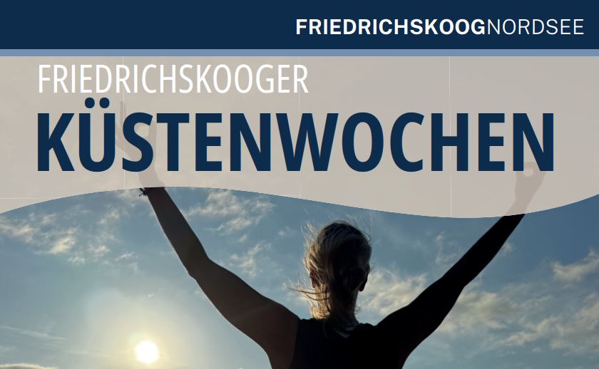 Plakat der Küstenwochen in Friedrichskoog an der Nordsee mit Frau im Halporträt von hinten, die die Arme in den sonniogen Morgenhimmel streckt 